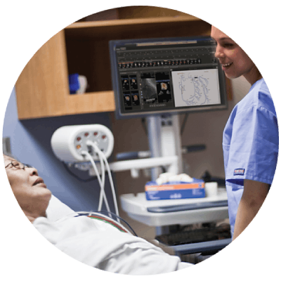 M&eacute;dico a utilizar a plataforma anal&iacute;tica avan&ccedil;ada da Philips