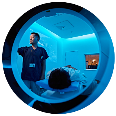 Cardiologistas de interven&ccedil;&atilde;o no laborat&oacute;rio de cateterismo