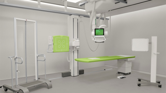 T&eacute;cnico a utilizar um dispositivo inteligente ativado por IA para rever os resultados de posicionamento preciso de um exame de raios&nbsp;X