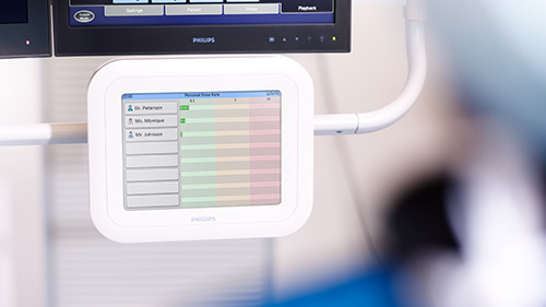 um grande plano de um monitor m&eacute;dico