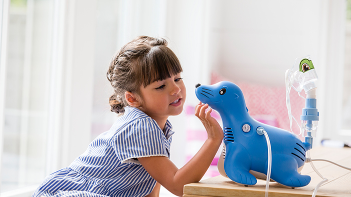 crian&ccedil;a com nebulizador