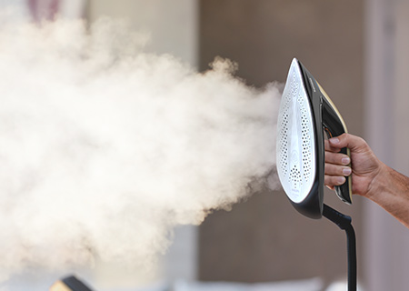 O vapor potente proporciona uma &oacute;ptima remo&ccedil;&atilde;o de vincos