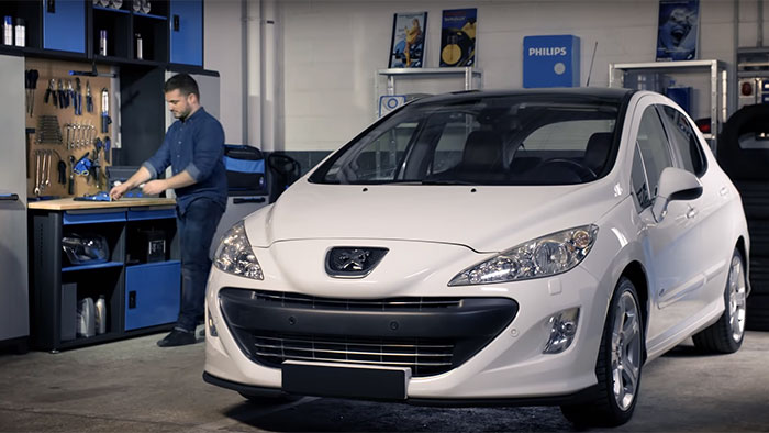 Como substituir as l&acirc;mpadas para far&oacute;is do Peugeot 308